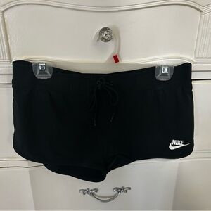 Low Waisted Nike Women's Athletic Black Shorts Size M